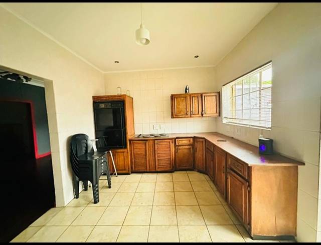 3 BEDROOM HOUSE FOR SALE IN KENSINGTON